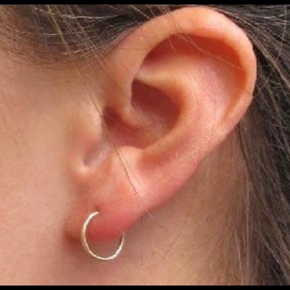 🆕18k gold plated hoop earrings - Picture 3 of 3